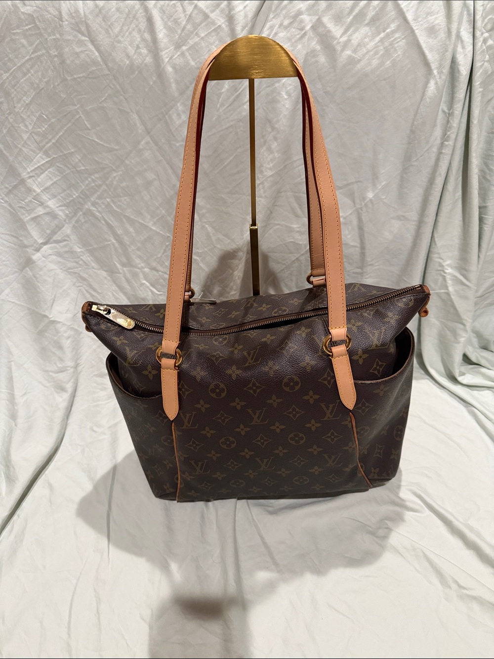 Louis Vuitton Monogram Canvas Tote with Natural Vachetta Straps
